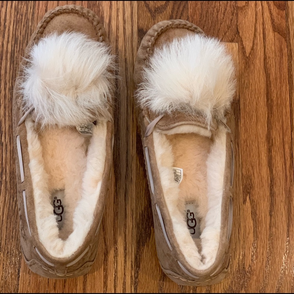 Dakota Genuine Shearling Pompom Slipper